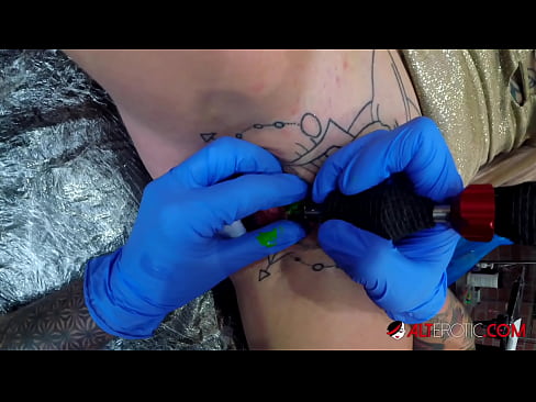 ❤️ Sully Savage oo aad u tattooed ayaa Kintirkeeda ku sawirtay tattoo ️❌ Galmada dabada ❌️❤